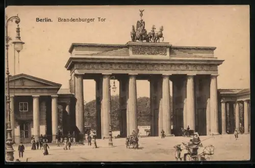 AK Berlin, Brandenburger Tor mit Wache