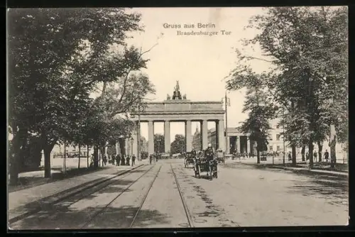 AK Berlin, Brandenburger Tor mit Kutschen