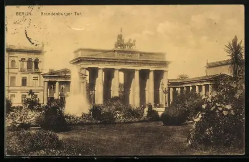 AK Berlin, Brandenburger Tor mit Springbrunnen