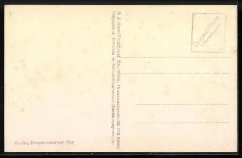 AK Berlin, Brandenburger Tor vom Flugzeug aus