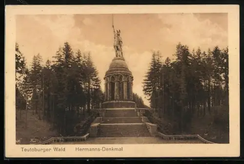 AK Hermanns-Denkmal /Teutoburger Wald, Blick auf das Denkmal