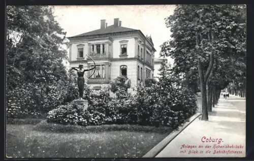 AK Coburg, Anlagen an der Hohenlohebrücke, Blick in die Bahnhofstrasse
