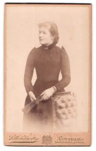 Fotografie Selle & Kuntze, Potsdam, Schwertfegerstr. 14, Frau mit Fächer