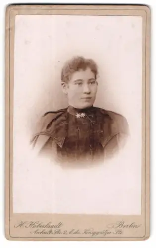 Fotografie H. Haberlandt, Berlin, Anhalt-Str. 2, Porträt einer Dame