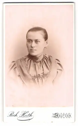 Fotografie Rich. Huth, Bautzen, Gickelsberg, Porträt einer jungen Frau