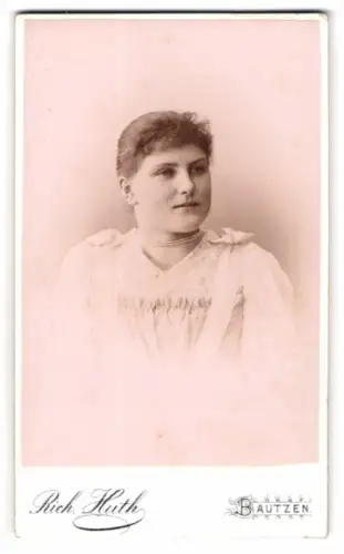 Fotografie Rich. Huth, Bautzen, Gickelsberg, Porträt einer jungen Frau