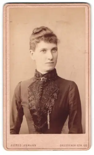 Fotografie Alfred Lehmann, Berlin, Dresdener Str. 135, Porträt einer Dame