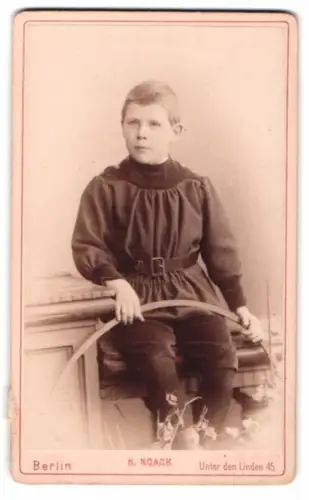 Fotografie H. Noack, Berlin, Unter den Linden 45, Porträt eines Jungen