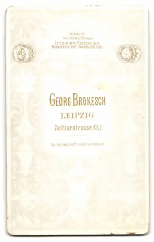 Fotografie G. Brokesch, Leipzig, Zeitzerstrasse 48, Porträt einer Frau im Jahr 1882