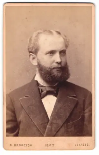 Fotografie G. Brokesch, Leipzig, Zeitzerstrasse 48, Porträt eines Herrn mit Bart 1882