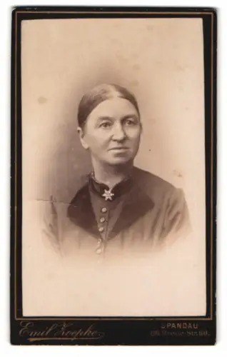 Fotografie Emil Zoepke, Spandau, Breite Str. 66, Porträt einer älteren Dame