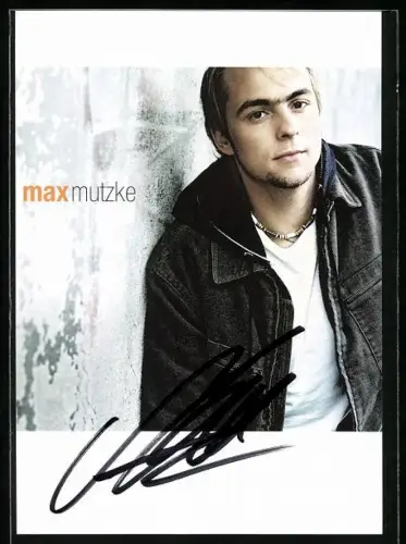 AK Musiker Max Mutzke an einer Wand lehnend, Autograph