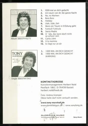 AK Musiker Tony Marshall in gestreiftem Anzug, Autograph