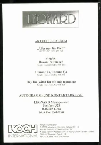 AK Musiker Leonard vor blauem Hintergrund, Autograph