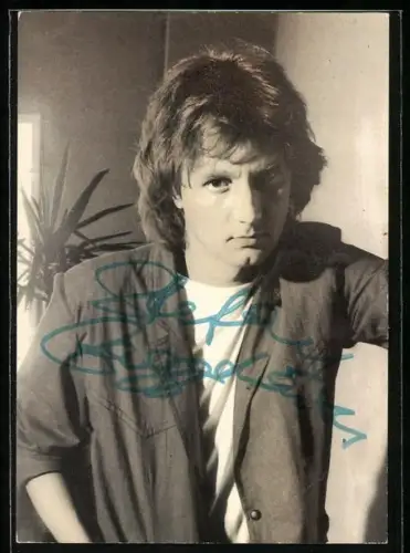 AK Musiker Stefan Waggershausen in die Kamera blickend, Autograph