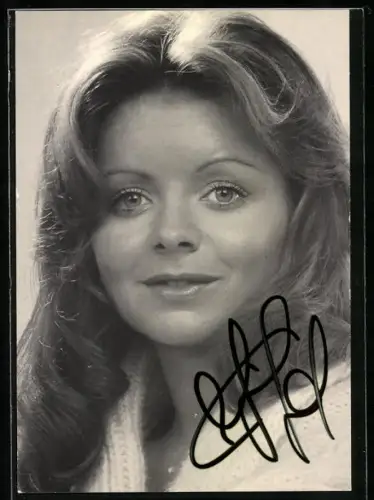 AK Musikerin Elfi Graf in die Kamera blickend, Autograph