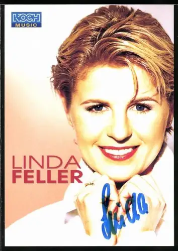 AK Musikerin Linda Feller lächelnd in die Kamera blickend, Autograph