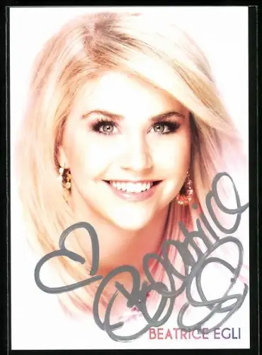 AK Musikerin Beatrice Egli lächelnd im Porträt, Autograph