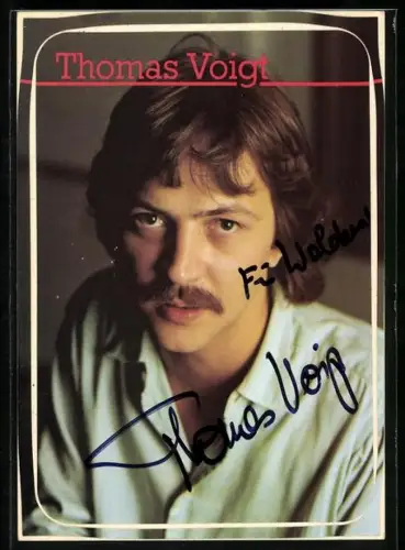 AK Musiker Thomas Voigt in die Kamera blickend, Autograph