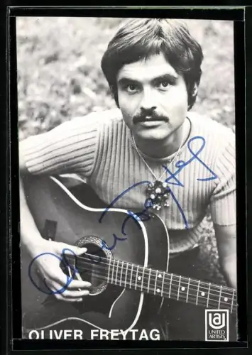 AK Musiker Oliver Freytag mit Gitarre, Autograph