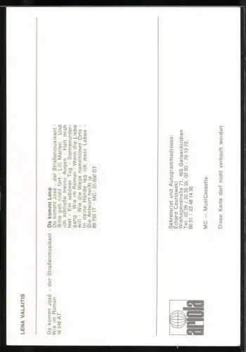 AK Musikerin Lena Valaitis in die Kamera blickend, Autograph