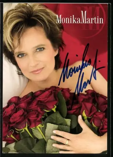 AK Musikerin Monika Martin mit einem Strauss Rosen, Autograph