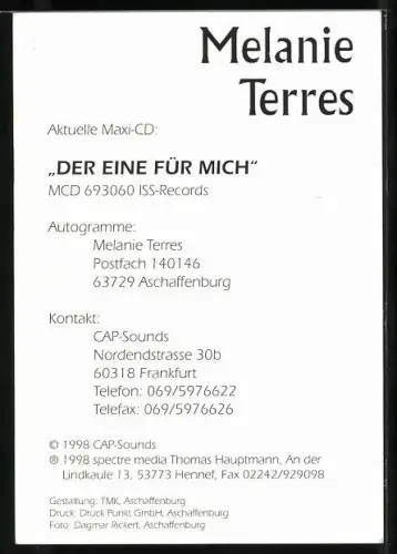 AK Musikerin Melanie Terres lächelnd im Porträt, Autograph