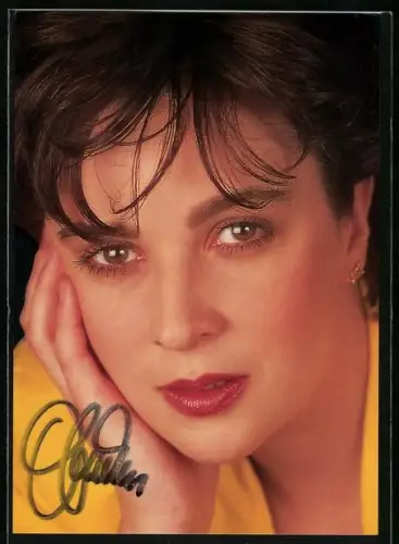 AK Musikerin Andrea Jürgens in die Kamera blickend, Autograph