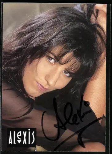 AK Musikerin Alexis in die Kamera blickend, Autograph