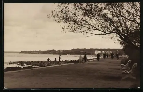 Foto-AK Reval, Uferpromenade mit Passanten