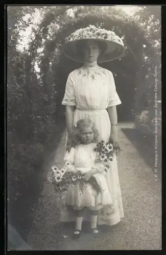 AK Herzogin Victoria Adelheid von Sachsen-Coburg-Gotha mit Tochter