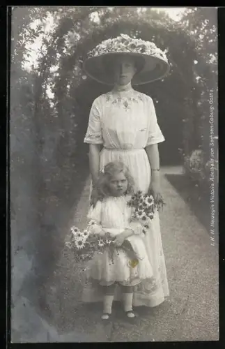 AK Herzogin Victoria Adelheid von Sachsen-Coburg-Gotha mit Tochter