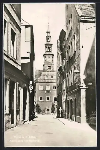 AK Pirna a. d. Elbe, Kirchgasse mit Rathaus