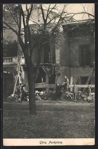 AK Görz, Parkplatz mit zerstörten Häusern