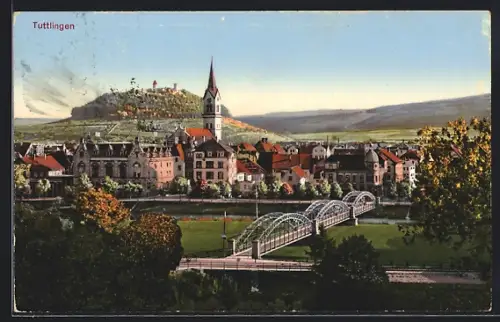 AK Tuttlingen, Stadtansicht mit Kirche und Brücke