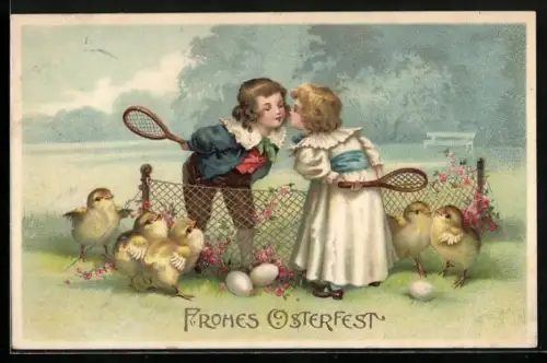 Künstler-AK Zwei Kinder beim Tennisspiel mit Osterküken, Frohes Osterfest