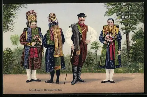 AK Mann und drei Frauen in Altenburger Bauerntrachten