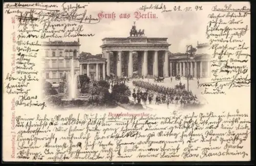 AK Berlin, Brandenburger Tor mit Anlage, Militärparade