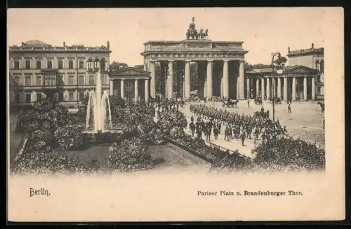 AK Berlin, Pariser Platz und Brandenburger Tor, Parade