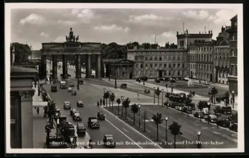 AK Berlin, Unter den Linden mit Brandenburger Tor u. Ost-West-Achse