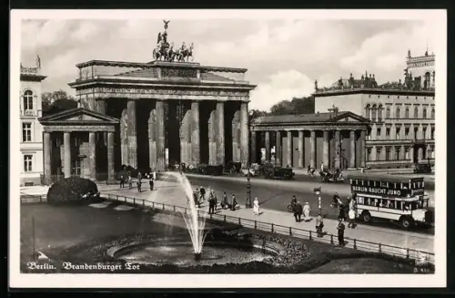 AK Berlin, Brandenburger Tor mit Anlage