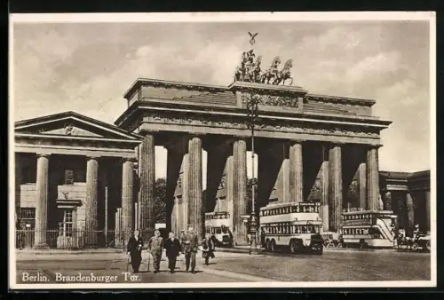 AK Berlin, Strassenverkehr am Brandenburger Tor
