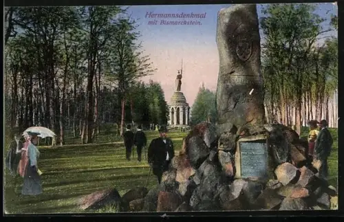 AK Hermannsdenkmal, Partie mit Besuchern am Bismarckstein