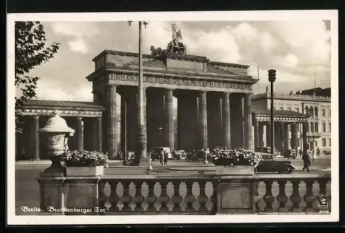 AK Berlin, Brandenburger Tor im Sonnenschein