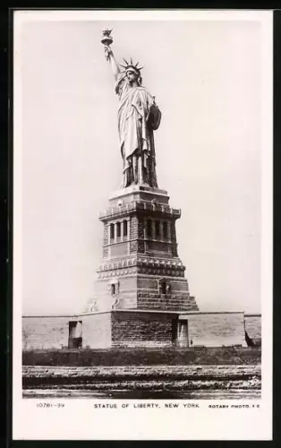 AK New York, Statue of Liberty, Freiheitsstatue, Ansicht vom Wasser aus