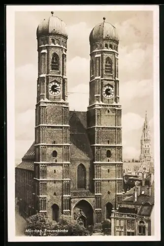 AK München, Blick auf die Frauenkirche