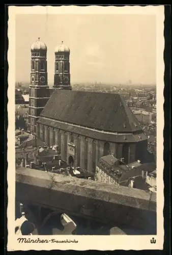 AK München, Die Frauenkirche aus der Vogelschau
