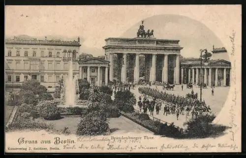 AK Berlin, Brandenburger Tor mit Fontäne
