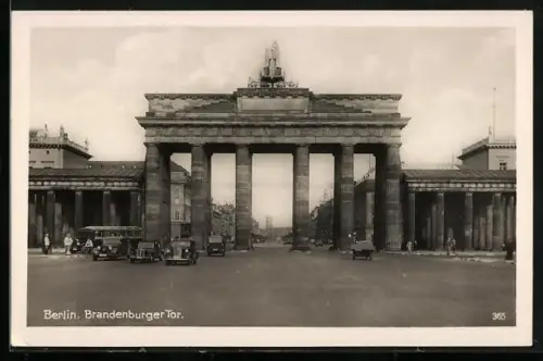 AK Berlin, Brandenburger Tor mit Autoverkehr