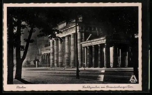 AK Berlin, Brandenburger Tor bei Nacht